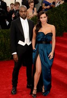Kim Kardashian capricha na fenda e ganha mão boba de Kanye West