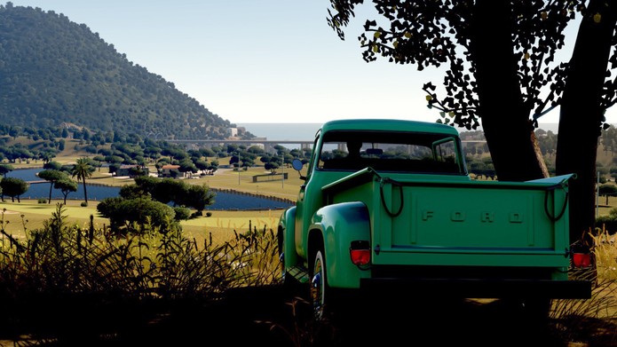 Encontrar carros em celeiros é uma boa alternativa em Forza Horizon 2 (Foto: Divulgação)