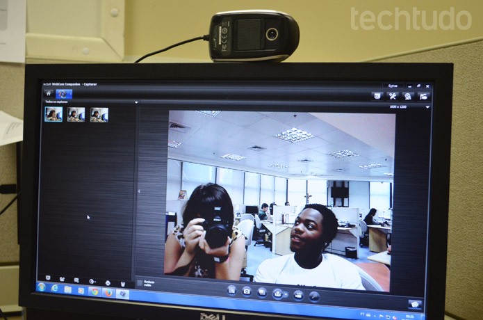 É dificil achar uma boa posição para o mouse ficar estabilizado como webcam (Foto: Anna Kellen/TechTudo)