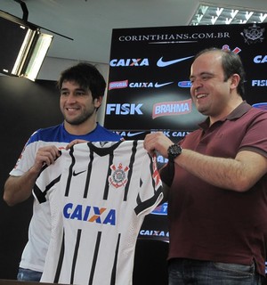 Após longa espera, Lodeiro mata vontade de vestir camisa do Timão