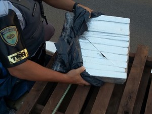 Polícia apreendeu 54 tijolos de maconha em Boituva  (Foto: Divulgação/Polícia Militar Rodoviária)