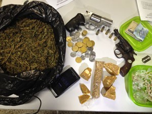 Droga apreendida foi levada para delegacia de Manaíra (Foto: Walter Paparazzo/G1)