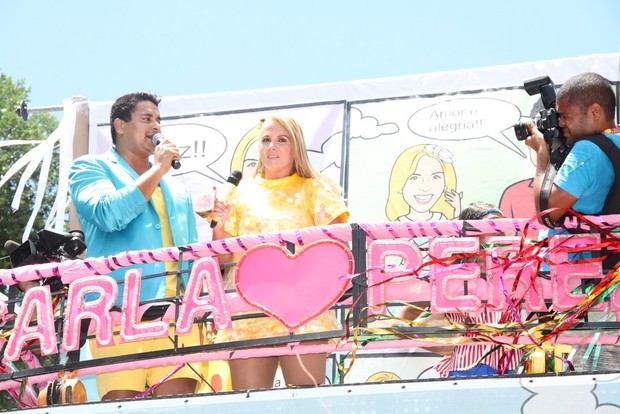 Carla Perez e Xanddy no trio  'Algodão Doce' em Salvador (Foto: Wallace Barbosa e Gabriel Rangel /AgNews)