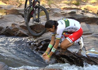 Raíza Goulão, ciclista goiana do mountain bike deve ir às Olimpíadas (Foto: Reprodução/TV Anhanguera)