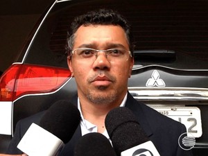 Delegado afirmou que escriv estava sozinha com suspeito colhendo depoimento (Foto: Reproduo/TV Clube)