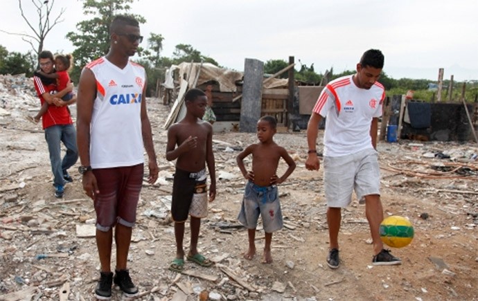 André Santos Projeto Social Flamengo (Foto: Reprodução / Site Oficial Flamengo)