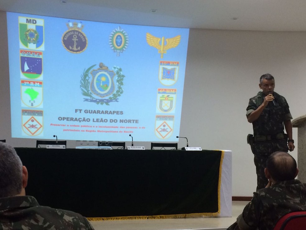 Comando Militar do Nordeste explica a atuação das Forças Armadas no Grande Recife, neste sábado (10) (Foto: Thays Estarque/G1)