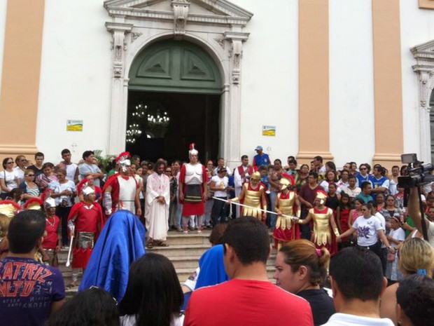 Procissão teve início na Catedral Metropolitana (Foto: Camila Henriques/G1 AM)