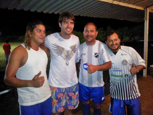 Kaká durante partida de futebol em Noronha (Foto: Reprodução/Instagram)