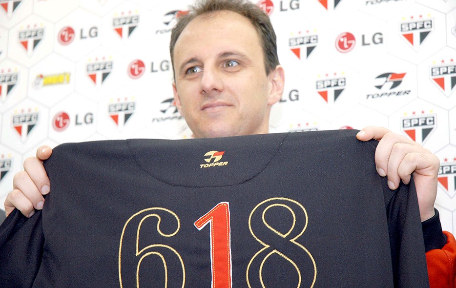 Pemain Bola Dengan Nomor Punggung Yang Tak Lazim