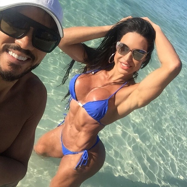 Belo e Gracyanne Barbosa nas Bahamas (Foto: Instagram/ Reprodução)
