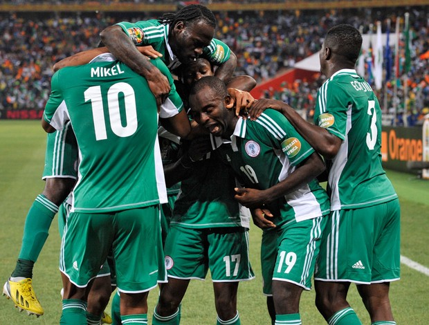 Nigéria comemora gol sobre Burkina Faso (Foto: AFP)