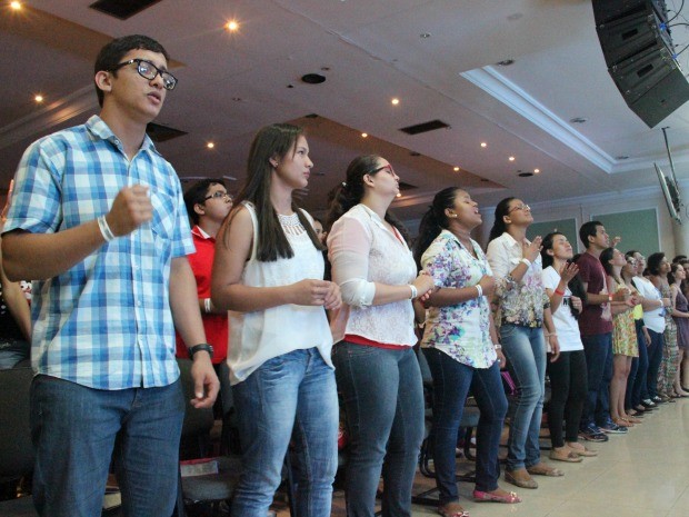 Centenas de seguidores participam de seminário do movimento em Manaus (Foto: Adneison Severiano/G1 AM)