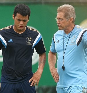 Oswaldo de Oliveira ganha opções e alívio para dependência de Valdivia