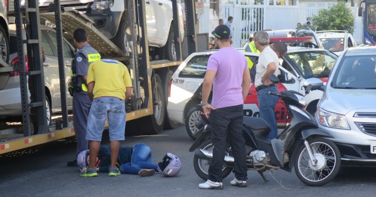 G Acidente Entre Van E Moto Deixa Duas Pessoas Feridas Em S O