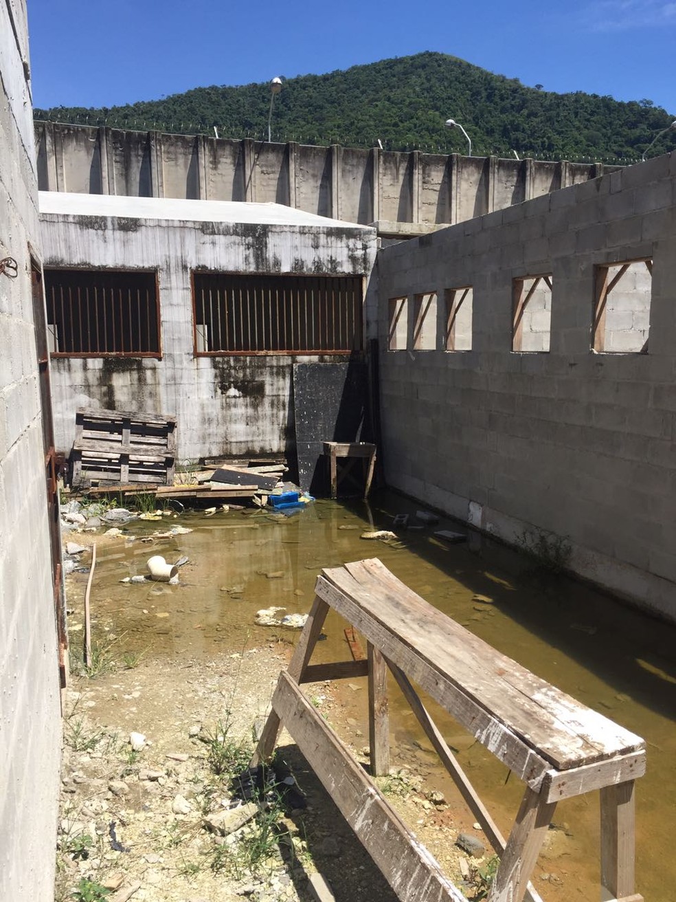 Obra de Cadeia Pública paralisada em Bangu (Foto: Divulgação)