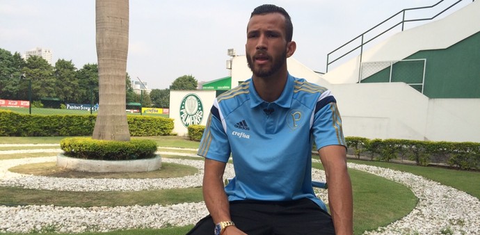 Suspenso, Leandro Pereira lamenta ver semi pela TV: 