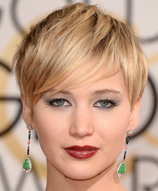 Jennifer Lawrence brinco cabelo curto