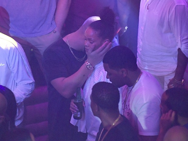 Drake e Rihanna em boate em Miami, nos Estados Unidos (Foto: Grosby Group/ Agência)