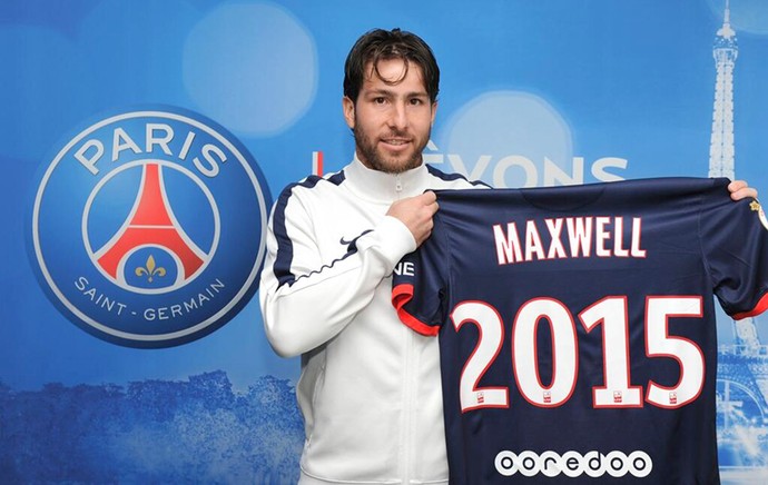 Maxwell renova contrato com o PSG (Foto: Reprodução / Twitter PSG)
