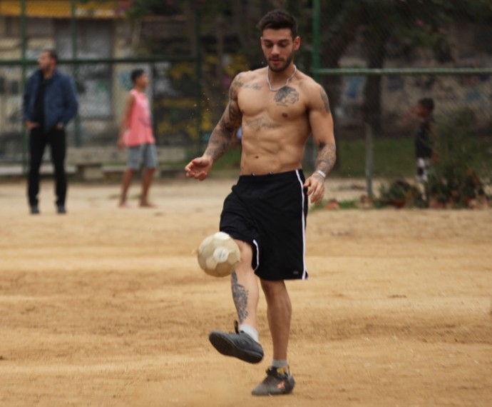 Deuses Perfeitos Homens Gostosos Da Tv Lucas Lucco Sem Camisa Em Malha O Rodrigo Lombardi