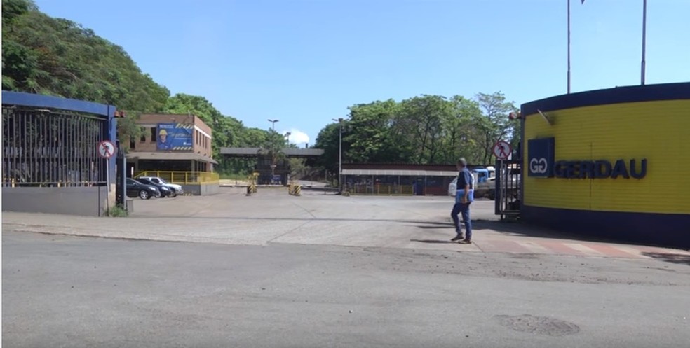 Sindicato afirma que 22 funcionários serão demitidos do setor de laminação (Foto: Reprodução/TV Integração)