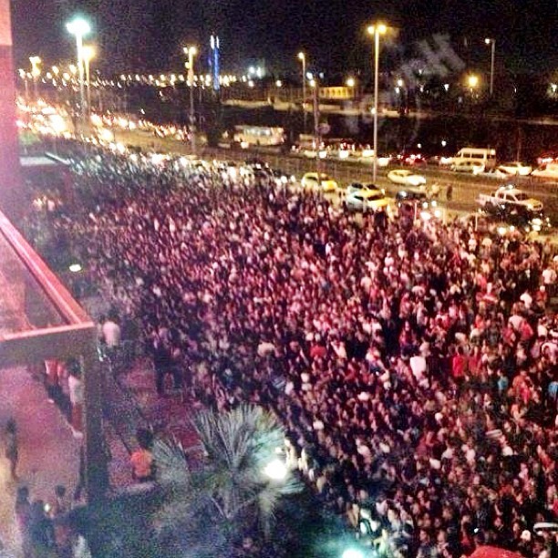 Pessoas do lado de fora de casa de shows no Rio para show de Anitta (Foto: Instagram/ Reprodução)