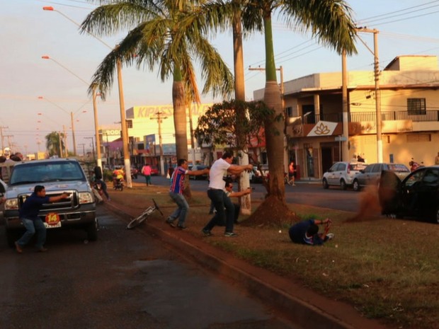 Tiroteio em Itumbiara matou candidato a prefeito Zé Gomes e feriu vice-governador José Eliton, em Goiás (Foto: Divulgação/Jota Eurípides)