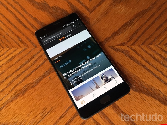 OnePlus 3T tem tela AMOLED de 5,5 polegadas com resolução Full HD (Foto: Elson de Souza/TechTudo) OnePlus 3T tem tela AMOLED de 5,5 polegadas com resolução Full HD (Foto: Elson de Souza/TechTudo)