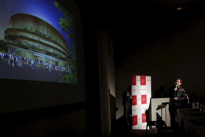 Arquiteto Kengo Kuma apresenta novo projeto do estádio olímpico de Tóquio (Foto: REUTERS/Yuya Shino) Arquiteto Kengo Kuma apresenta novo projeto do estádio olímpico de Tóquio (Foto: REUTERS/Yuya Shino)