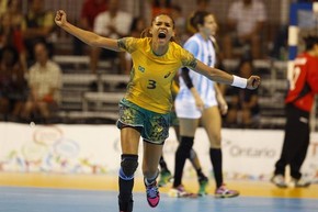 Alexandra Nascimento comemora vitória sobre a Argentina (Foto: Cinara Piccolo/Photo&grafia)