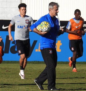 Meia volta a treinar, e Cristóvão define o Corinthians que visita a Chape; veja
