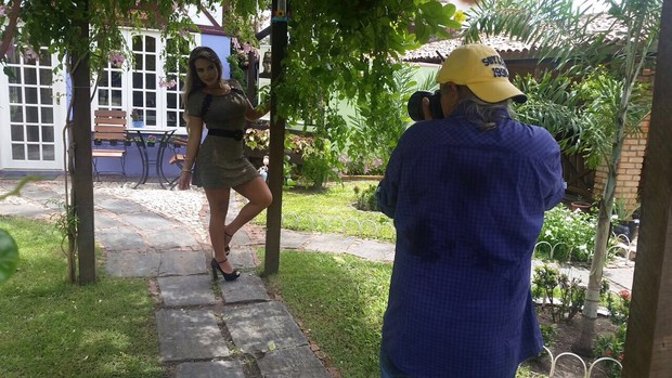 Geisy Arruda posa em Fortaleza para a marca Doce Pirulito (Foto: Divulgação)