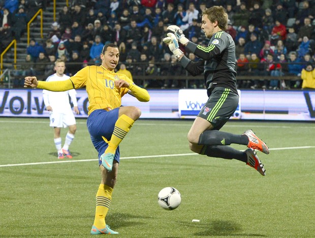 Ibrahimovic na partida da Suécia contra as Ilhas Faroe (Foto: Agência AFP)