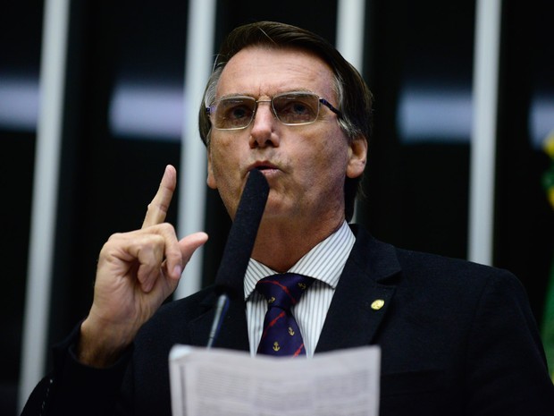 16/04 - O deputado Jair Bolsonaro (PSC/RJ) discursa durante sessão de discussão do processo de impeachment da presidente Dilma Rousseff no plenário da Câmara, em Brasília