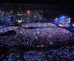 As xylobands deram um toque especial ao primeiro show sulamericano da turnê do Coldplay (Foto: Reprodução)