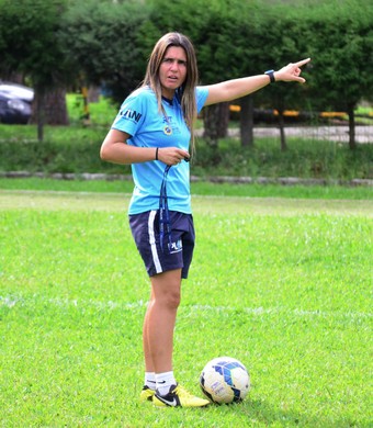 Emily Lima técnica São José futebol feminino (Foto: Danilo Sardinha/GloboEsporte.com)