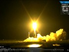 Foguete da SpaceX lança satélite e aterrissa em plataforma no oceano