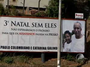 Placas de outdoors em Salvador lembram morte de casal sindicalista (Foto: Reproduo/TV Bahia)