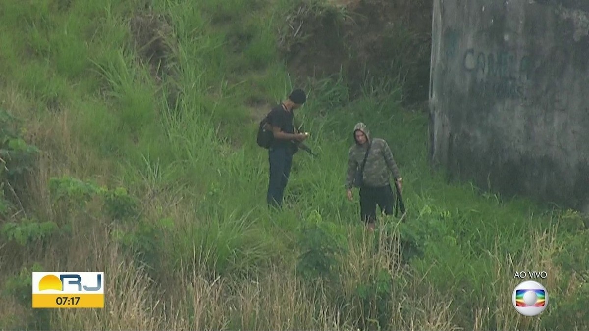 Imagens Mostram Homens Armados No Alto Do Morro Do Juramento Zona