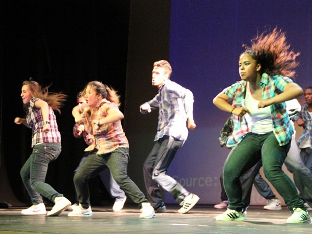 Grupo 'Concepção Urbano' apresenta coreografias ligadas ao hip-hop (Foto: Jéssica Balbino/ G1)