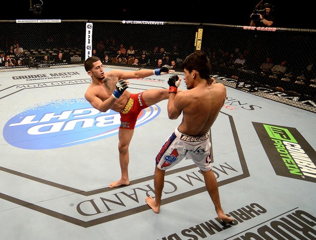 UFC  Will Campuzano e Sergio Pettis (Foto: Agência Getty Images)