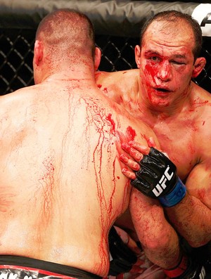 Cigano e Cain Velasquez UFC 166 (Foto: Getty Images)