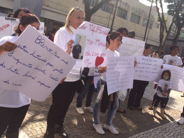 Mães protestam por justiça após assassinatos dos filhos em Mogi das Cruzes (Foto: Cristina Requena/G1)