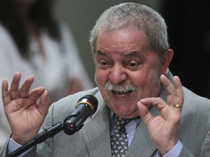 Lula em discurso no Fórum de Desenvolvimento Social, em Brasília (Foto: Ueslei Marcelino / Reuters)