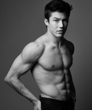 Garantido nos Jogos, Nory tem dia de modelo e ganha elogio: "Nota oito"