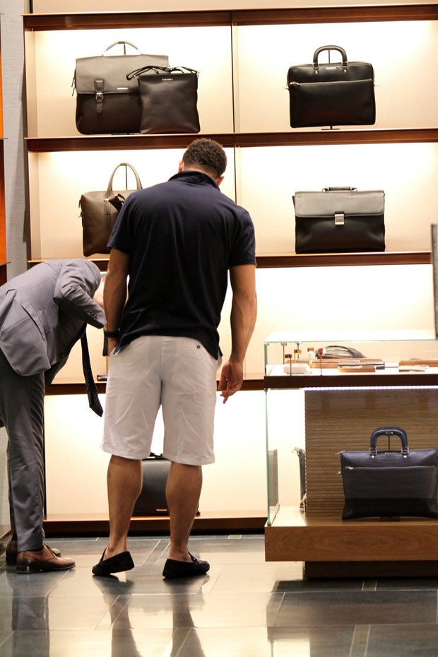Ronaldo no shopping (Foto: Johnson Parraguez / Foto Rio News)
