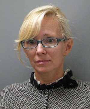 Molly Shattuck, de 47 anos, após ser presa nesta quarta (5) (Foto: Delaware State Police/AP)