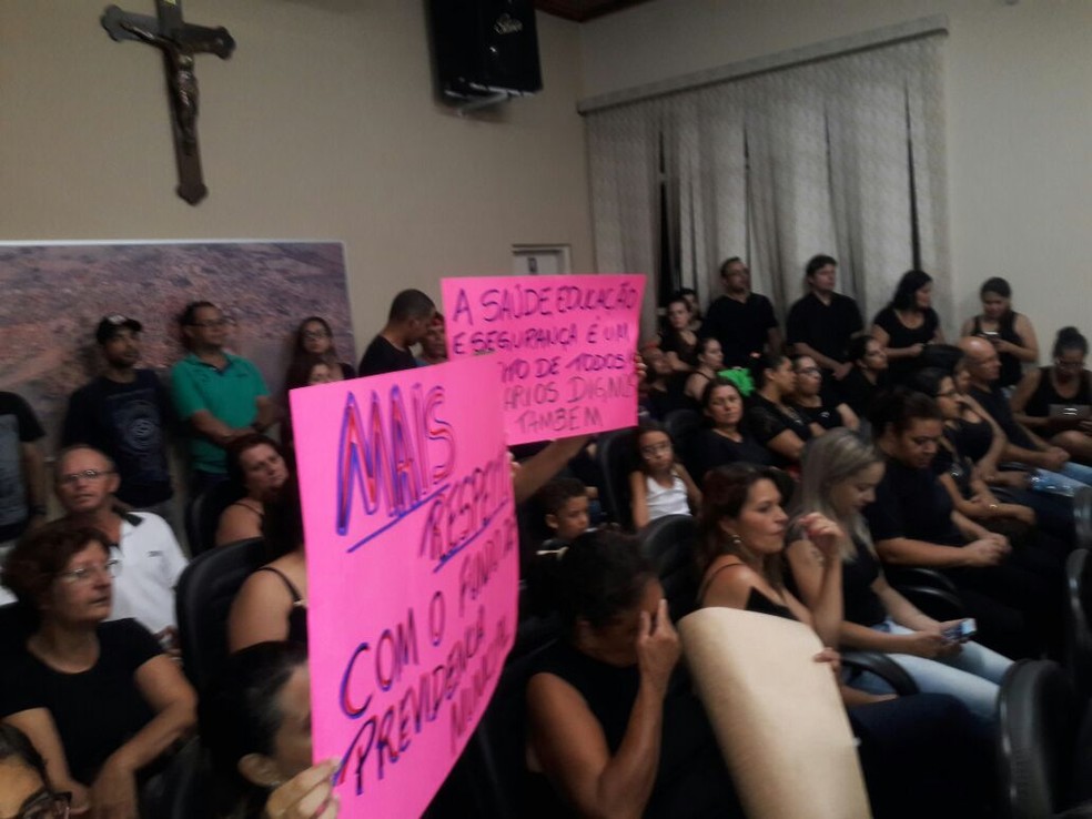 Protesto ocorreu na noite desta segunda-feira (10), em Presidente Venceslau (Foto: Cristiana Lobato/Cedida)