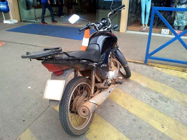 Motocicleta apreendida pelo Detran no Distrito Federal com 797 multas, que somam R$ 132 mil (Foto: Detran/Divulgação)